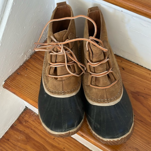 Sorel rain boots - Picture 1 of 3